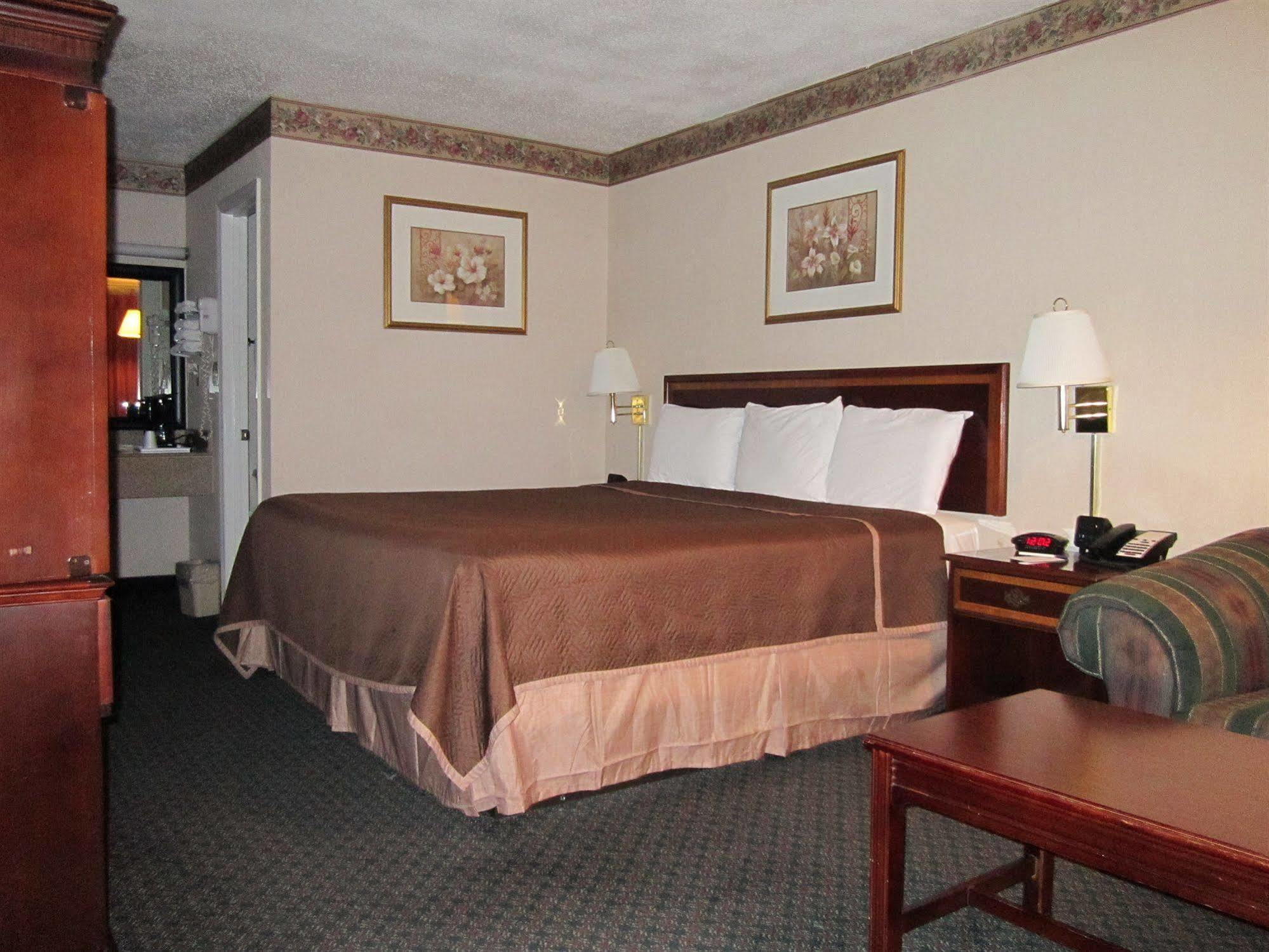 Americas Best Value Inn - Fredericksburg North Exterior foto